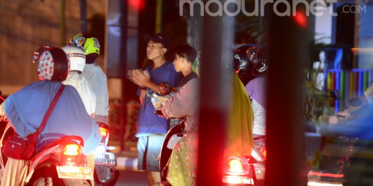 Bocah Pengamen Jalanan yang Meresahkan