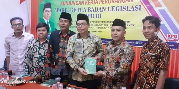 Wakil Ketua Baleg DPR RI Berkunjung ke KPU Pamekasan