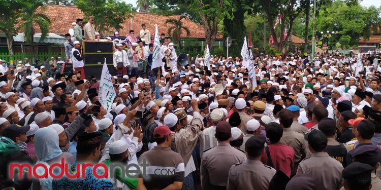 Bupati Tidak Temui Ulama Saat Demo Soal Cinema Mall