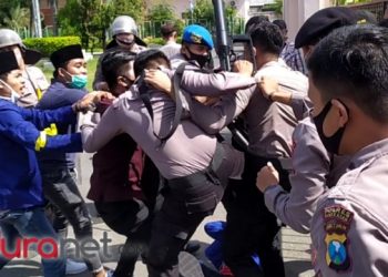 Demonstrasi Penolakan Tambang Ilegal Aktivis PMII Pamekasan Bentrok Hingga Berdarah