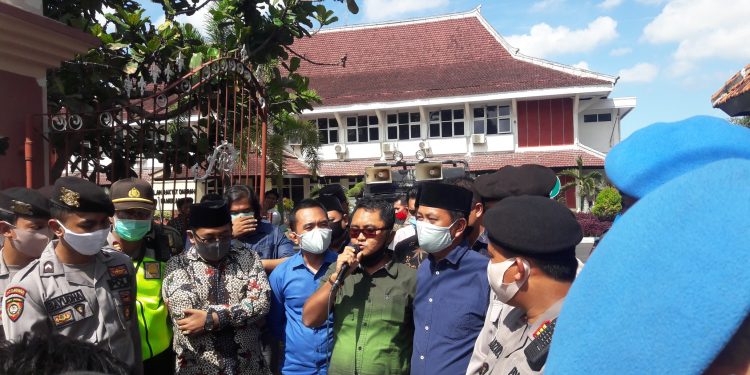 Jaka Jatim Unjuk Rasa Soal Drama Politik Bupati dan DPRD Pamekasan