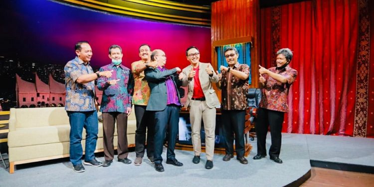 Jangan Ditiru, Contoh Buruk Pejabat Pamekasan Tanpa Masker