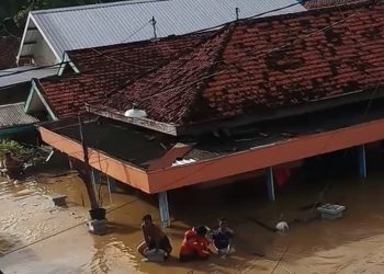 Banjir di Pamekasan Setinggi Atap Rumah Warga