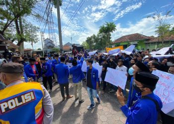 Kawal Galian C Ilegal PMII Turun Jalan Lagi Blokade Kantor Bupati Pamekasan