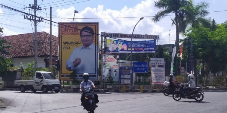 Satpol PP Pamekasan Tak Bernyali Tertibkan Baleho Politisi Nasional