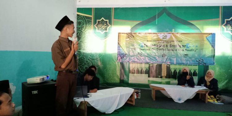 Latih Keterampilan Komunikasi Mahasiswa KPI IAIN Madura Blusukan ke Sekolah dan Pesantren