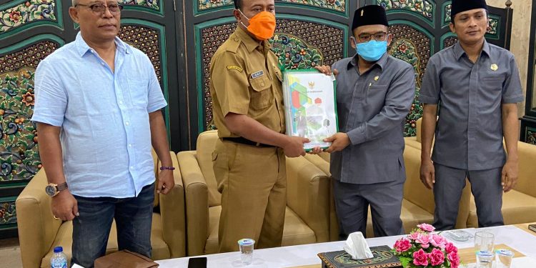 RBT Daftarkan 2 Birokrat Pengganti Raja’e