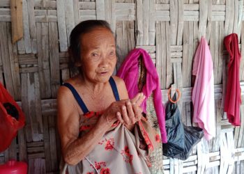 Satuma, Lansia Sebatang Kara Hidup di Rumah Gedek Bambu
