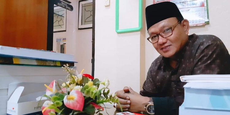 Telaah Kritis Anggaran Pengadaan Sarung Lebaran Kabupaten Pamekasan