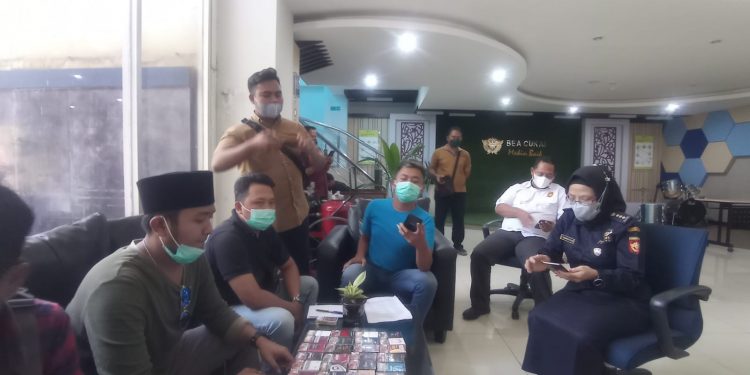 40 Rokok Ilegal yang Kebal Hukum Dilaporkan ke Bea Cukai Jatim, Ada Rokok Luxio dan Gucci