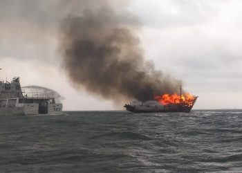 Kapal Motor di Sumenep Angkut Ribuan LPG Terbakar
