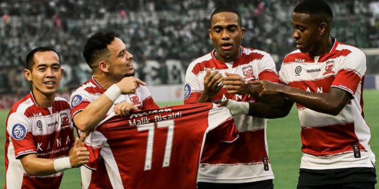 Madura United Lengser dari Puncak Klasemen Liga 1