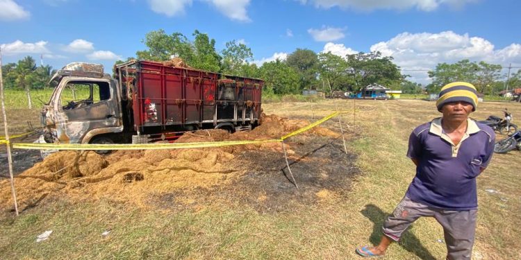 Brutal, Warga Pamekasan Bakar Truk Pengangkut Tembakau Jawa
