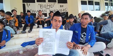 PMII Cabang Pamekasan Segel Kantor Bupati Minta Usut BUMD yang Terus Rugi