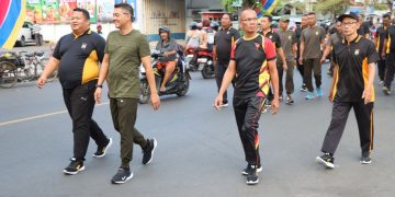 Polisi dan TNI di Pamekasan Kompak Olahraga Bersama