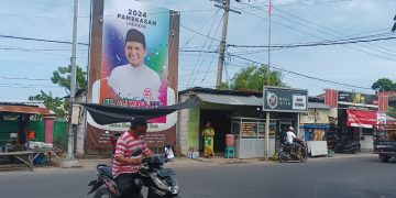 Baleho Ketua PKB Pamekasan Tutupi Baleho Pimpinan DPRD
