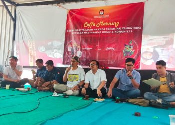 KPU Pamekasan Gandeng Aktivis Warkop Pak Saleh Beri Pendidikan Politik