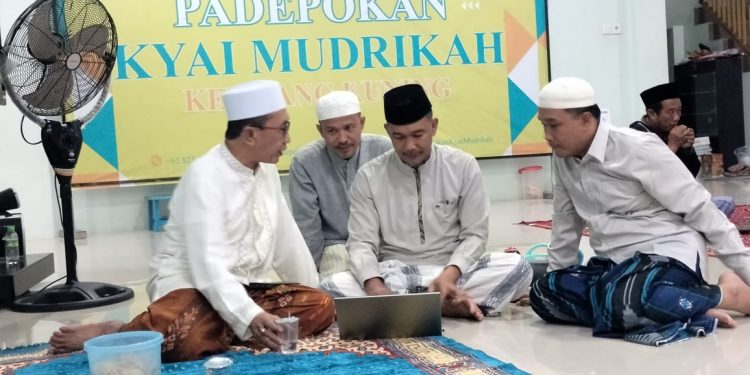Paslon Kharisma Siapkan Insentif 10 Kelompok Pengabdi Sosial