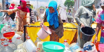 Jurnalis Pamekasan Patungan Beli Air Bersih dan Tandon untuk Warga Kekeringan