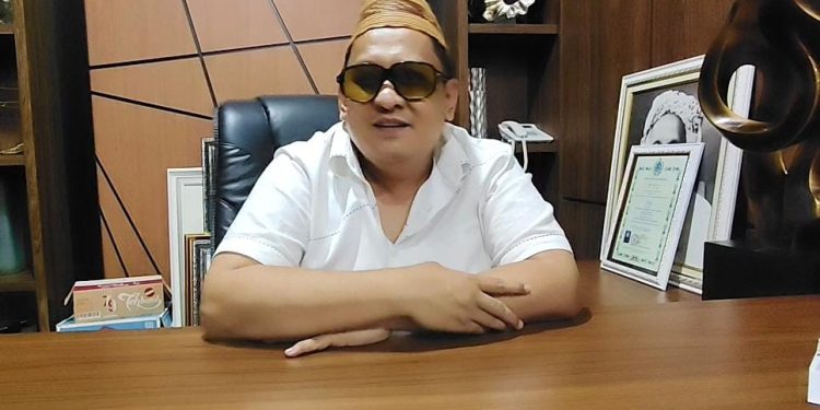 Haji Her Tetap Netral usai Video Viral Duduk Bersama Pendukung Kharisma