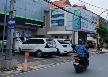 Mengapa RSIA Puri Bunda Madura Berani Merusak Trotoar untuk Lahan Parkir?