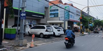 Mengapa RSIA Puri Bunda Madura Berani Merusak Trotoar untuk Lahan Parkir?