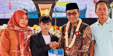 Siswa SDN Somalang Dapat Apresiasi Bupati Pamekasan Karena Sering Juara Balap Motor