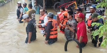 Banjir Tiba Dini Hari Warga Kewalahan Amankan Barang Berharga