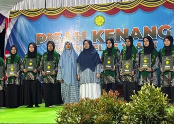 Sembilan Santri Lulusan IBS PKMKK Pamekasan yang Membanggakan