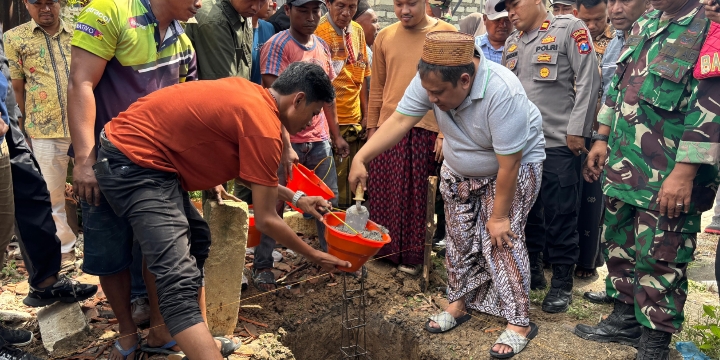 Bantu Program Presiden Prabowo Pengusaha Haji Her Bangun Rumah Warga Miskin