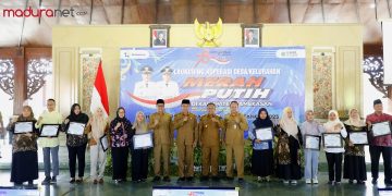 Peluncuran Koperasi Merah Putih di Pamekasan Ditandai dengan Penyerahan Akte Notaris Koperasi