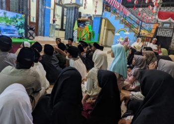 Santri TPQ Nurul Hidayah Tentenan Timur Nobar Film Dokumenter Kemerdekaan 