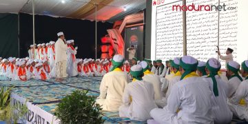 Bupati Pamekasan Jadi Penguji Wisuda Kitab Kuning di Pesantren Mambaul Ulum Bata-Bata 