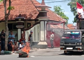 Demonstrasi NGO Madura Diwarnai Makian kepada DPRD Pamekasan