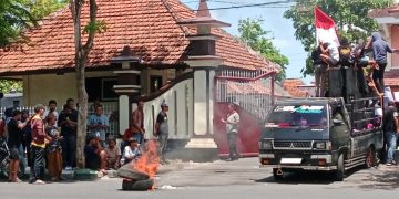 Demonstrasi NGO Madura Diwarnai Makian kepada DPRD Pamekasan