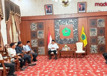 Temui Pendemo Bupati Pamekasan ‘Bayar’ Tunai Tuntutan Mereka