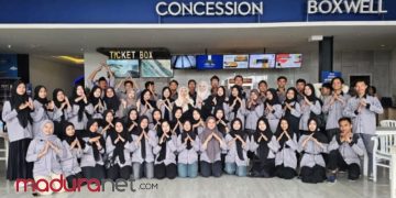 Mahasiswa TBI UIN Madura Bedah Film di KCM Pamekasan