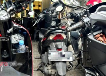 Foto speda motor di salah satu lahan parkir di Jalan Panglegur Kabupaten Pamekasan.