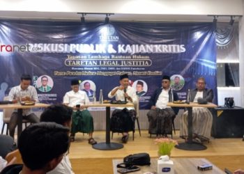 Lima alumni Cipayung Plus Pamekasan saat menyampaikan materi di D'Queen Cafe & Resto setempat, Senin (16/2/2026).