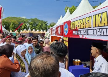 Gubernur Khofifah Borong Produk Unggulan Koperasi IKAFA di Pamekasan