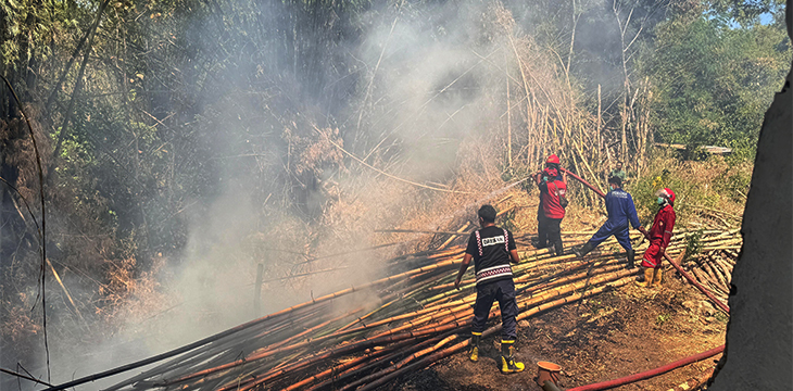 Damkar di Pamekasan Sehari Berjikabu dengan 7 Kali Kebakaran