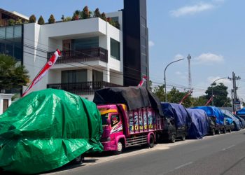 Pedagang Rela Antri  4 Hari Demi Jual Tembakau ke Bawang Mas
